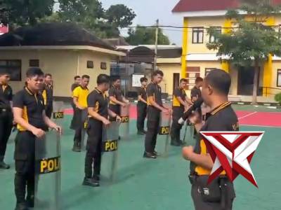 Latkatpuan Dalmas Polres Magetan ?? 

Terus mengasah kemampuan, meningkatkan kekompakan, serta kes