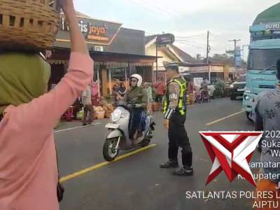 Pengaturan arus lalu lintas di Pasar Buah Wates Wetan