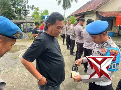 KEGIATAN KANIT PROVOS POLSEK LUBUK RAJA
MELAKSANAKAN PENGECEKAN KELENGKAPAN
PERSONIL POLSEK LUBUK RA