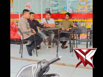 Perkuat Harkamtibmas, Bhabinkamtibmas Polsek Baros Hadir di Tengah Warga