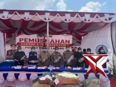 KAPOLDA SUMSEL PIMPIN PEMUSNAHAN 200 KG GANJA DI POLRES EMPAT LAWANG