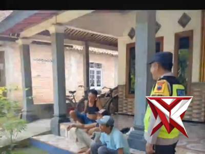 Bhabinkamtibmas Polsek Mirit Menyapa Masyarakat