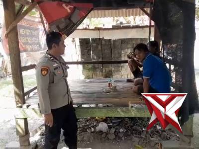 Polsek Ujungpangkah Patroli Sambang  Warga