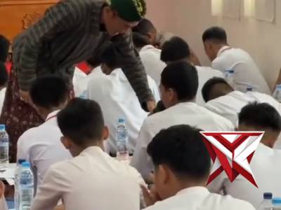 ?PENDAMPINGAN PENDIDIKAN KARAKTER SISWA SMA MAGETAN DI PESANTREN JATI DIRI BANGSA?