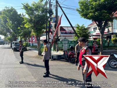 Kapolsek Kraksaan Kompol MASYKUR S.H., M.H., Turun Langsung Dalam Pengamanan Lomba Drum Band Dan Gia - PoliceTube
