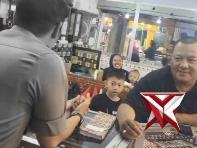 Patroli dialogis dengan Pemilik Toko Emas Sampaikan Himbauan Kamtibmas