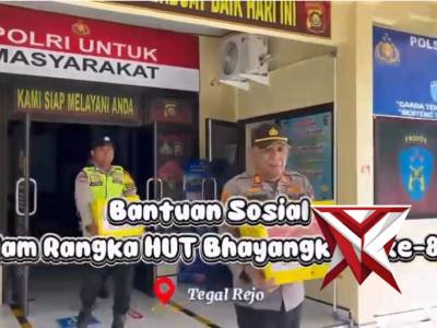 KAPOLSEK BELITANG 1 DAN ANGGOTA MEMBERIKAN BANSOS DALAM RANGKA HUT BHAYANGKARA KE 80