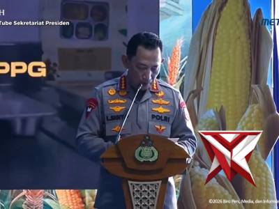 Dalam acara panen raya jagung serentak dan groundbreaking 10 gudang ketahanan pangan Polri di Kabupa