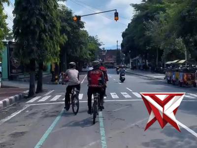 Hadir di Tengah Masyarakat, Polres Trenggalek Gencarkan Patroli Bersepeda - PoliceTube