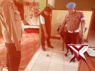 Personil polsek bayung lencir cek tkp pembobolan kantor KUA Bayung Lencir