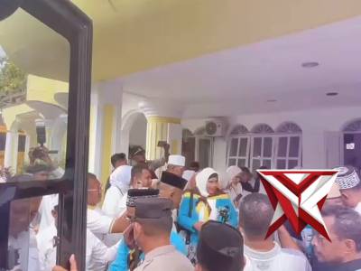 Pastikan Keamanan, KabagOps Polres Ende Pimpin Pengamanan Keberangkatan Calon Jamaah Haji Kab.Ende