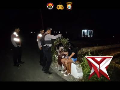 Satsamapta polres haltim laksanakana patroli dialigis pada malam hari