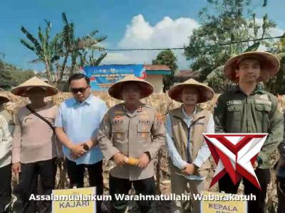 Kapolres Probolinggo, AKBP M. Wahyudin Latif menghadiri kegiatan Panen Raya Jagung Serentak Kuartal