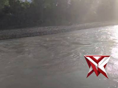 Polsek Pasemah Air Keruh Pantau Debit Sungai di Desa Padang Gelai