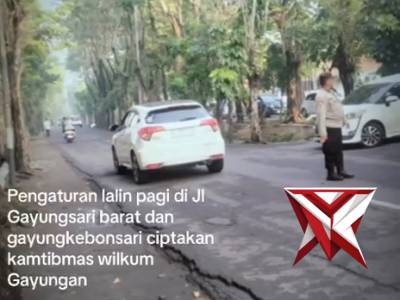 Polsek Gayungan Laksanakan Gatur Lalin - PoliceTube