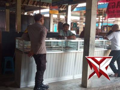 Polsek Sukorejo Patroli dan Himbauan Kamtibmas di Pasar Tradisional
