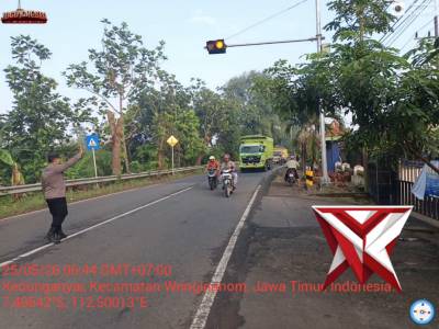 Penertiban truk - PoliceTube