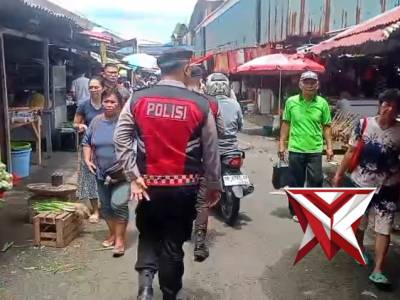 personel satsamapta polres tomohon melaksanakan patroli di pasar extreme tomohon