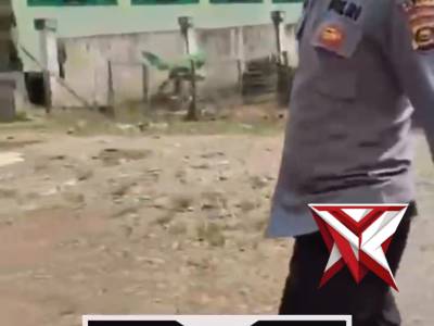 Gerakan anggota Polsek melaksanakan berbagi sembako SM7 - PoliceTube