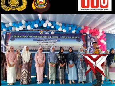 AB 11. Bhabinkamtibmas hadir dalam acara pelepasan dan penyerahan kembali siswa/siswi kelas IX SMP N