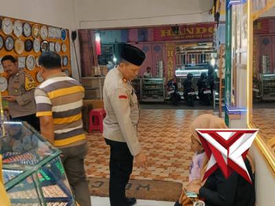 Hadir di Tengah Masyarakat, Polsek Gombong Amankan Aktivitas Pasar Wonokriyo