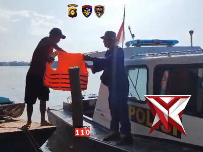 Himbauan memakai life jacket.. - PoliceTube