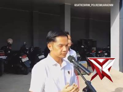 AKP Muhamad Andrian, S.Tr.K., S.I.K., M.Si., Kasat Reskrim Polres Muara Enim, memberikan arahan kepa