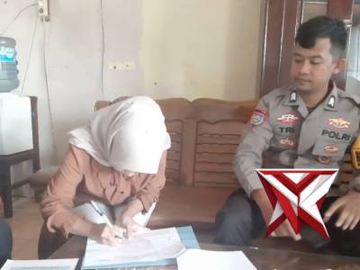 PY. Bhabinkamtibmas sambang ke sekolah SMA dalam rangka (pulbaket) terhadap peserta didik yang menda