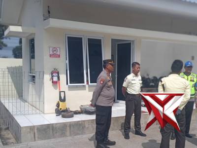 Anggota Unit Sabhara Polsek Lawang Laksanakan Kegiatan Patroli dialogis siang hari Di Daerah Lawang - PoliceTube