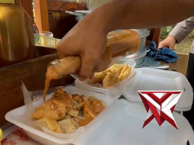 Seragam ini dijahit dengan benang amanah,