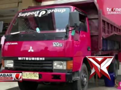 19. Jajaran polres muba menggrebek gudang penimbunan bbm bersubsidi ,;: - PoliceTube