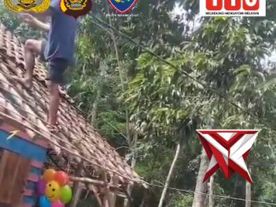 HK 11. Bhabinkamtibmas Dampingi Survey Bedah Rumah HUT Bhayangkara - PoliceTube