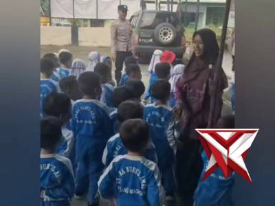 Polisi Sahabat Anak 

Polsek Parang Polres Magetan Kedatangan Tamu Istimewa Anak anak siswi kelompok