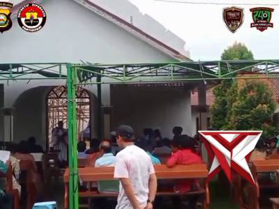 Kapolsek lembak Gereja HKBP