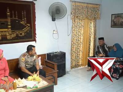 ANJANGSANA PURNAWIRAWAN DAN WARAKAWURI