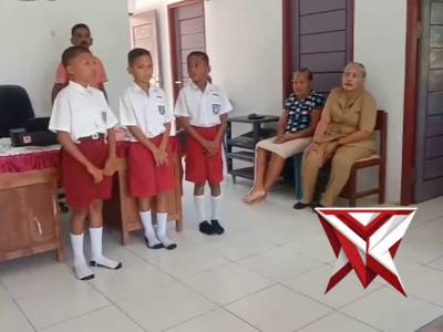 Bhabinkamtibmas polsek kisar laksanakan pembinaan mental & karakter siswa