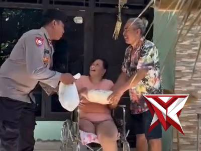 Polri Peduli: Aipda Gede Mertayasa Jenguk dan Beri Bantuan Sembako untuk Ibu Luh Putu Suardani