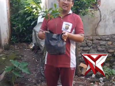 Penanaman pohon di lingkungan aspol mapolsek
