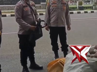 Hadir tidak hanya untuk menjaga keamanan, tetapi juga berbagi kepedulian