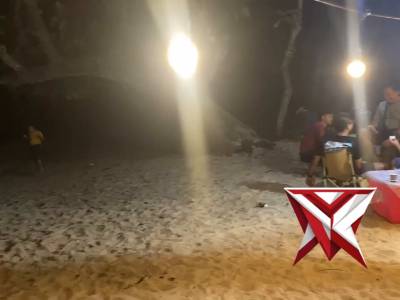 Kapolsek Bantur bersama pengelola patroli pesisir pantai sapa wisatawan dan pengunjung pantai