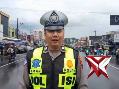 Pengaturan Arus Lalin sore hari dan Aiptu Iman Live Report pada titik kemacetan di Wilayah Lawang