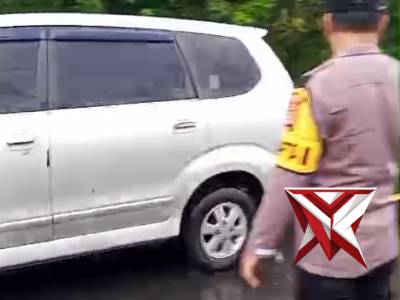 Pengaturan lalu lintas didepan pom bbm