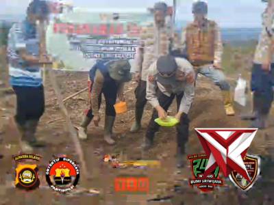 Giat Polsek Semendo penanaman jagung di wilayah hukum Polsek Semendo. - PoliceTube