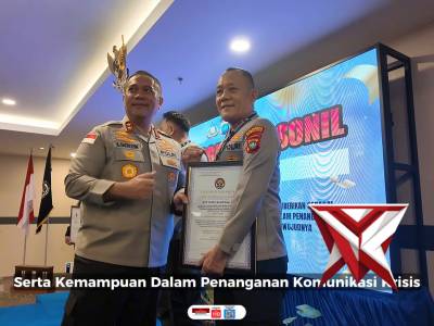 Kasihumas Polresta Barelang & Kapolsek Bengkong Raih Penghargaan Pada Rakernis Humas Polda Kepri - PoliceTube