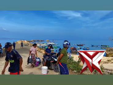 Pembersihan pantai tiakur oleh personil polres MBD bersama Masyarakat sekitar