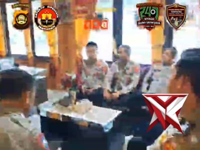 Kapolsek dan bhabinkamtibmas Polsek Semendo mengikuti zoom dari polres muara Enim yang di pimpin ole
