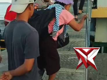 Proses pengamanan embarkasi & debarkasi oleh KP3 polsek Babar Timur - PoliceTube