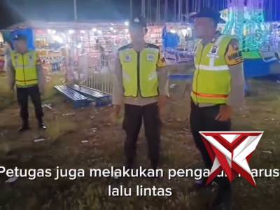 Polsek Kendal melaksanakan kegiatan patroli dan pengamanan pasar malam bertempat di Lapangan