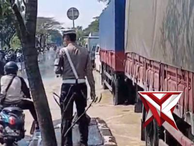 Respon Cepat Polresta Cirebon Penanganan Banjir Ds. Rawaurip Kec. Pangenan Kab. Cirebon