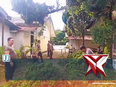 Personel Polsek Payakumbuh lakukan Goro Bersama Wilayah Asrama Polsek

di wilayah hukum Polsek Payak